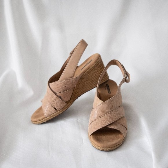 Tan open toe wedges - Picture 1 of 5
